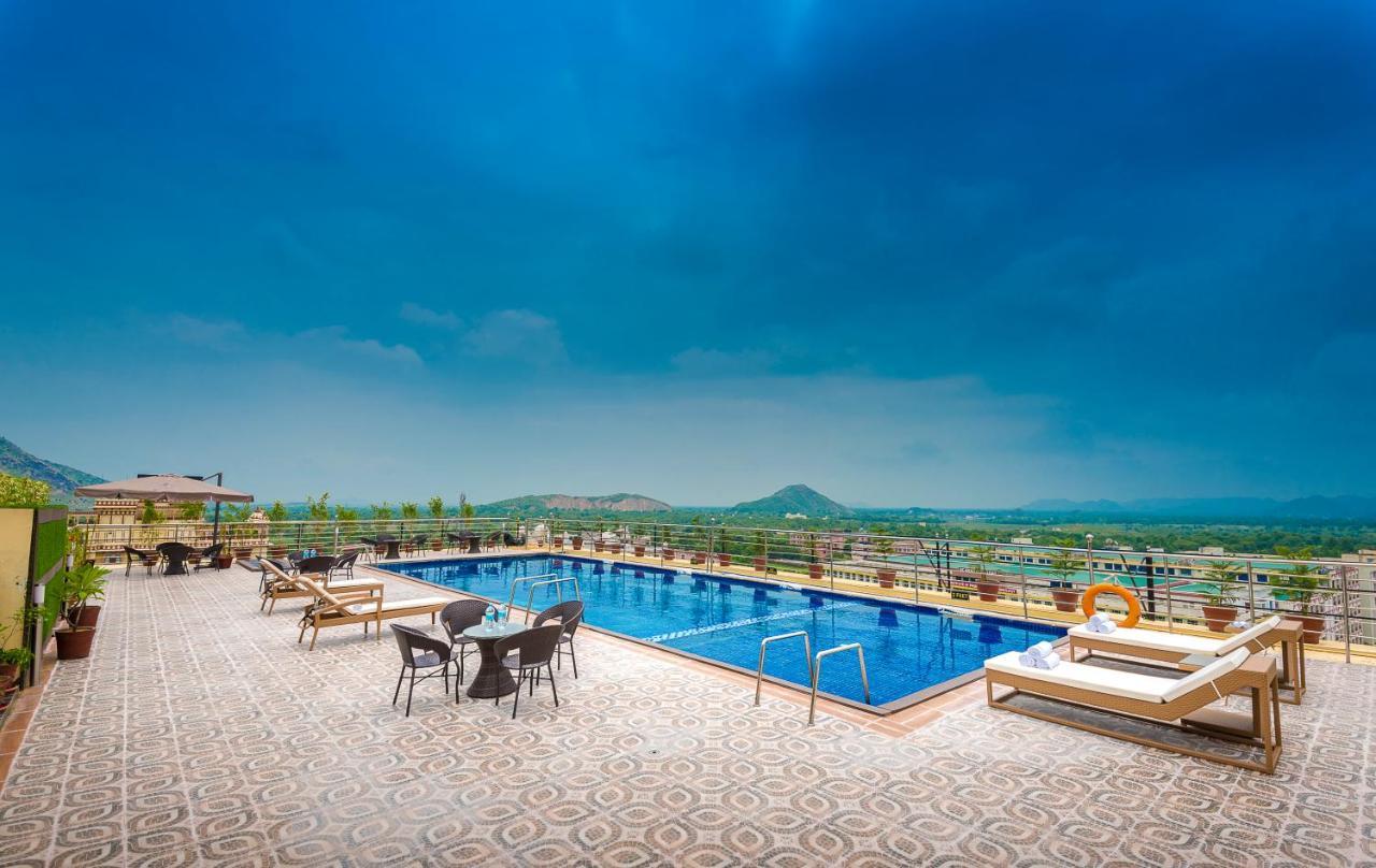 Clarion Inn Jaipur Kukas Екстер'єр фото